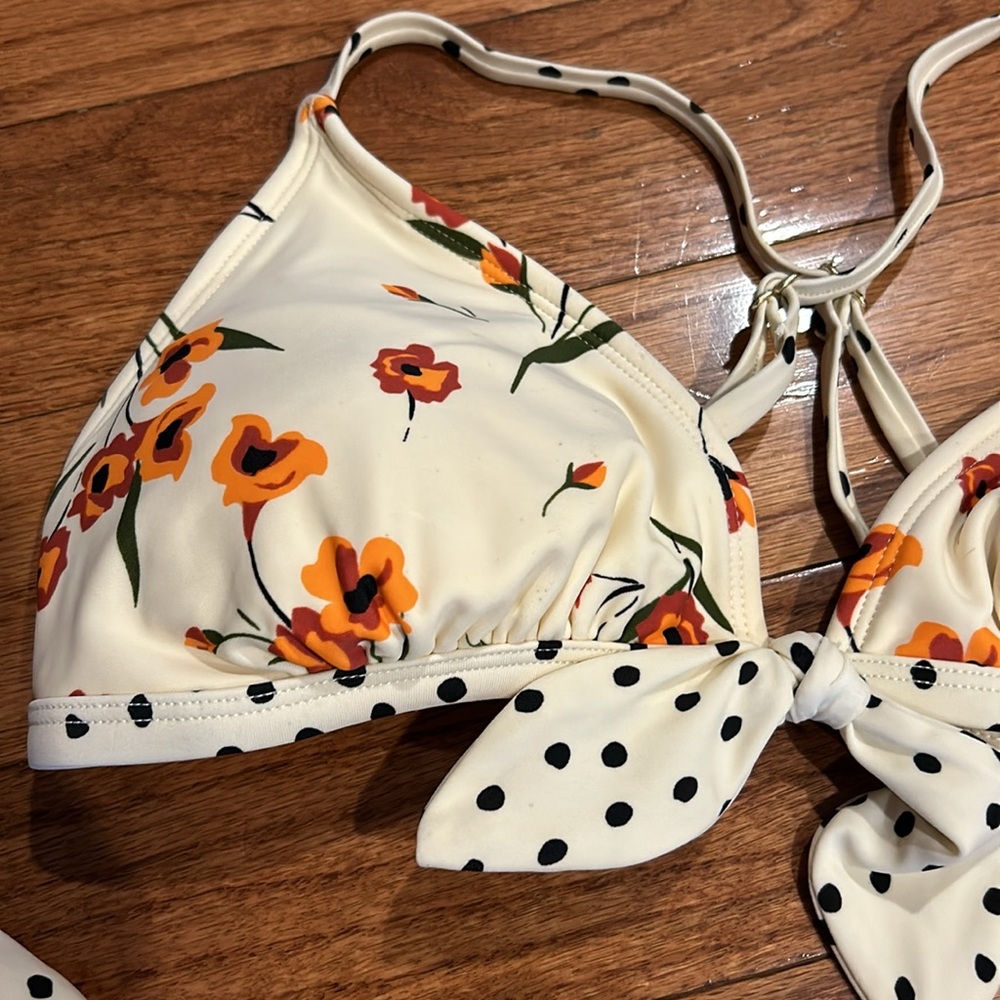 Bikini - Picture 6 of 6